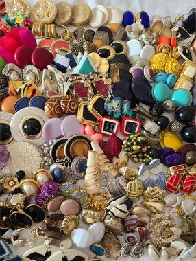 200 Pair Earring Lot Mixed Costume Jewelry Bulk Earrings 4.8 Lbs Reseller Craft